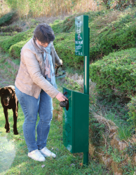 borne canine Toutounet Sanary 30l distribution de sacs canins et collecte des sacs usagés par la poubelle à clapet